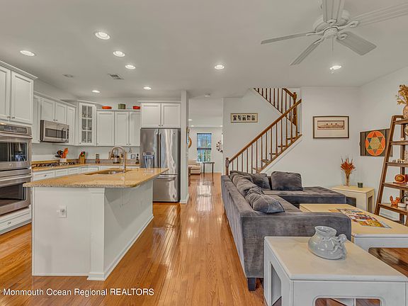 5th image of 316 Princeton Ct