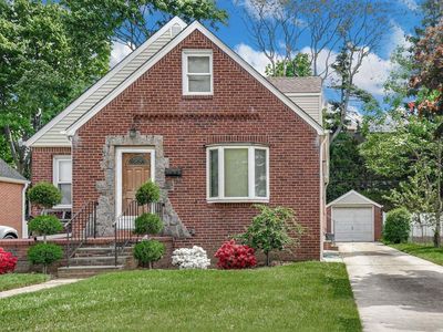 16 Celler Avenue, New Hyde Park, NY, 11040
