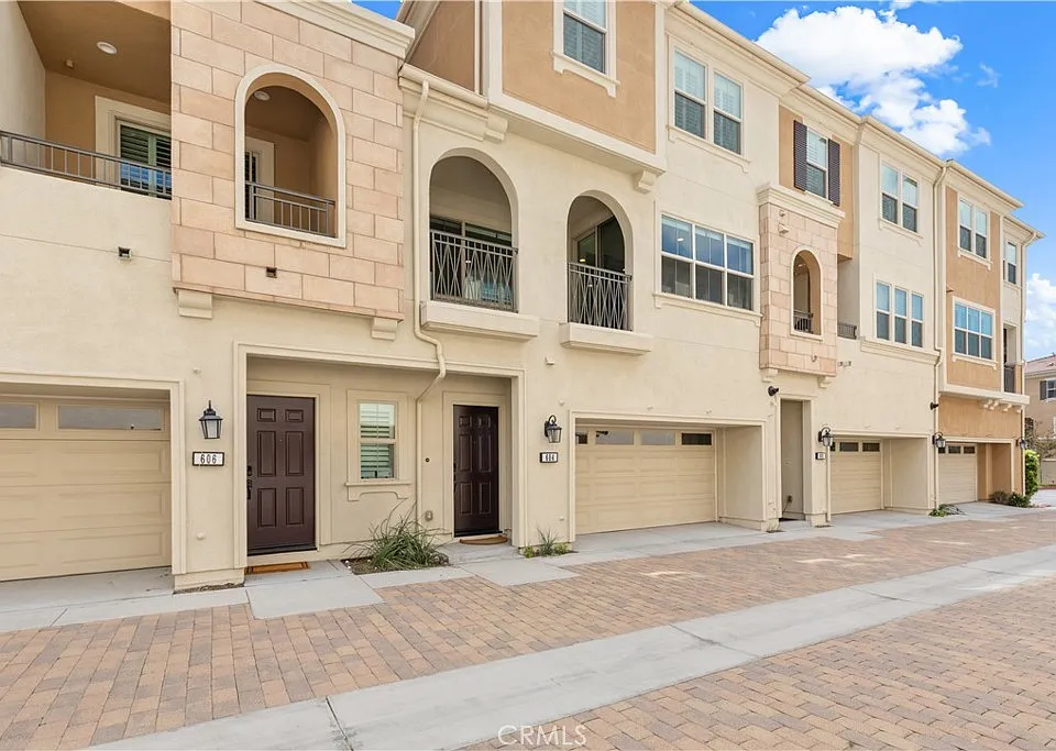604 White Oaks