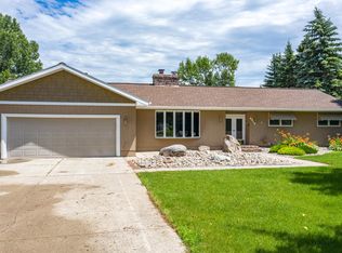 6515 Lake Dr, Grand Forks, ND 58201