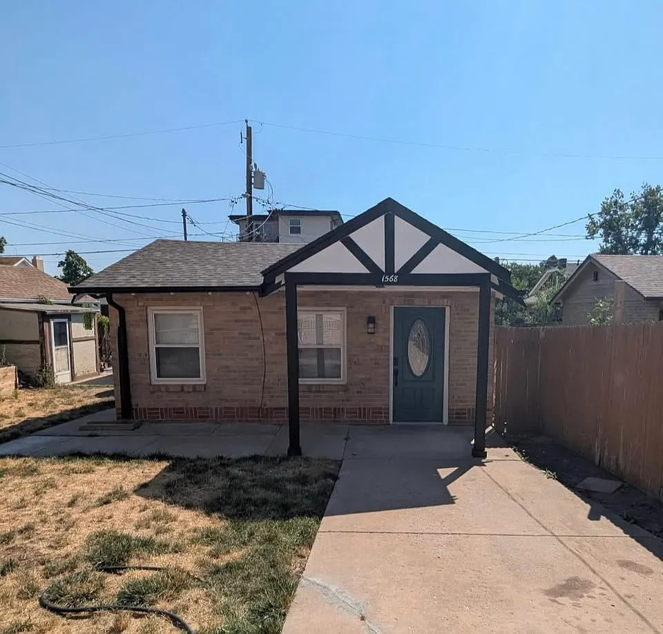 2 bed, 800 sqft, $1,995 — Photo 1