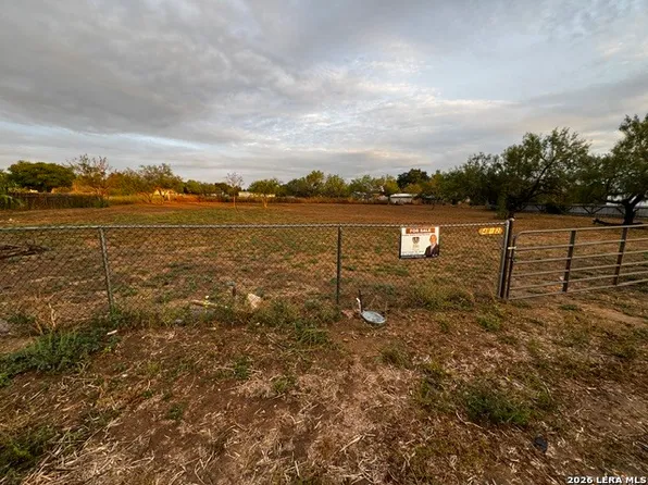 412 N Transportation Dr LOT A063, Devine, TX 78016
