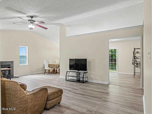 4th image of 109 Ellen Court