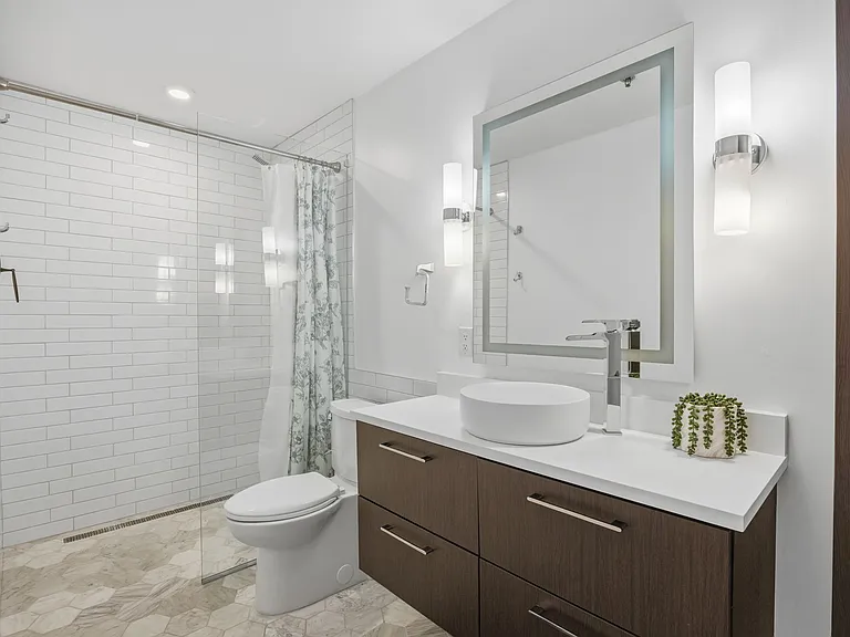 1555 California St #605 — Photo 8