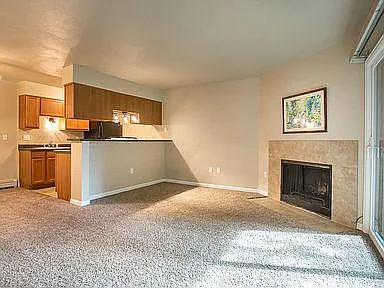 695 Manhattan Dr #16 — Photo 4