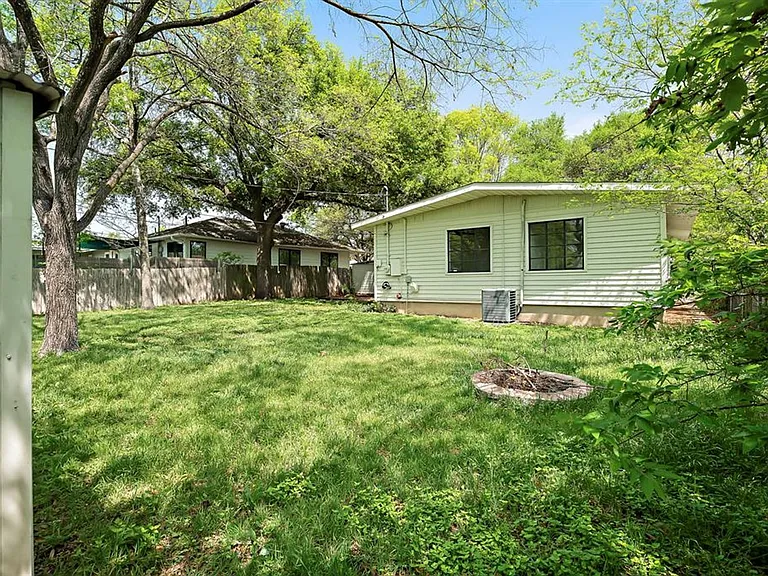 1207 Ridgemont Dr — Photo 17