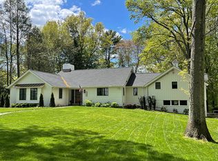 338 Old Oaks Rd, Fairfield, CT 06825