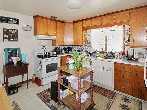 4th image of 640 Orchard Dr