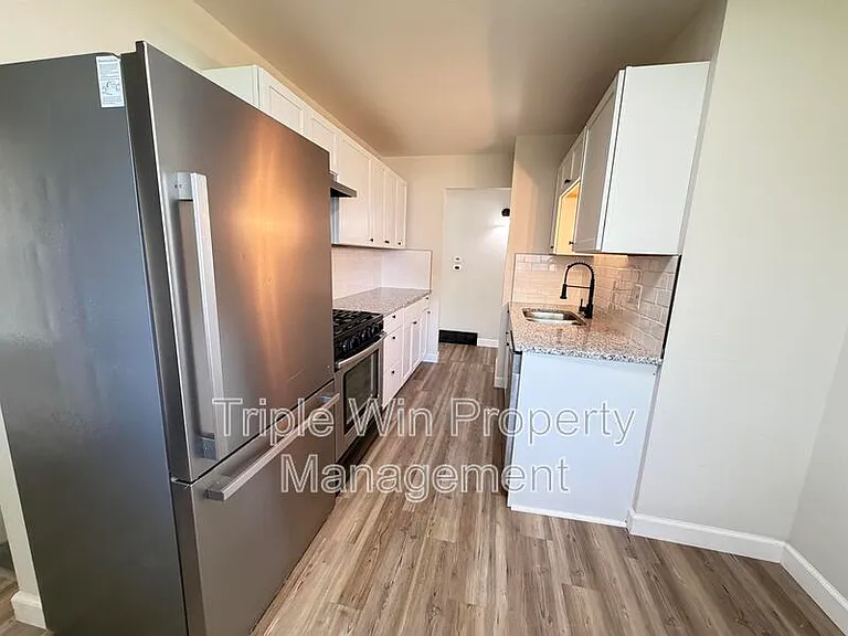 2257 Luxmore Dr — Photo 17