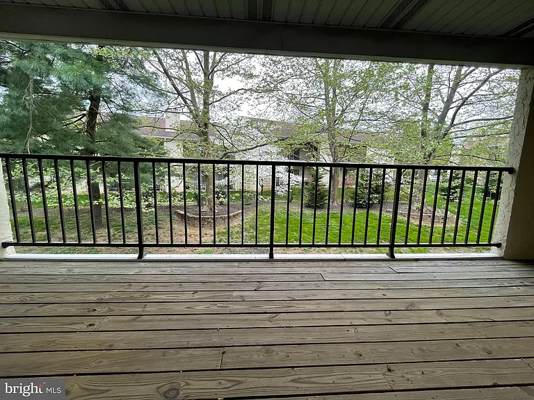 218 Valley Stream Ln — Photo 4