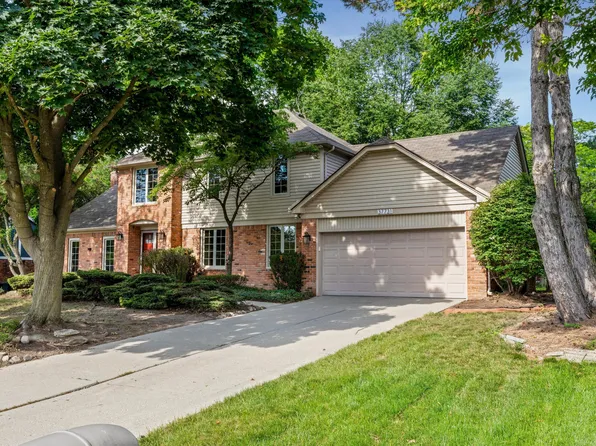 37731 W Meadowhill Dr, Northville, MI 48167