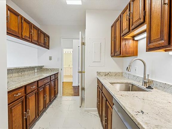 5th image of 2555 Pennsylvania Ave NW APT 816