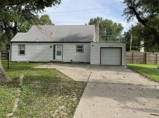 2727 SW 21st St, Topeka, KS 66604