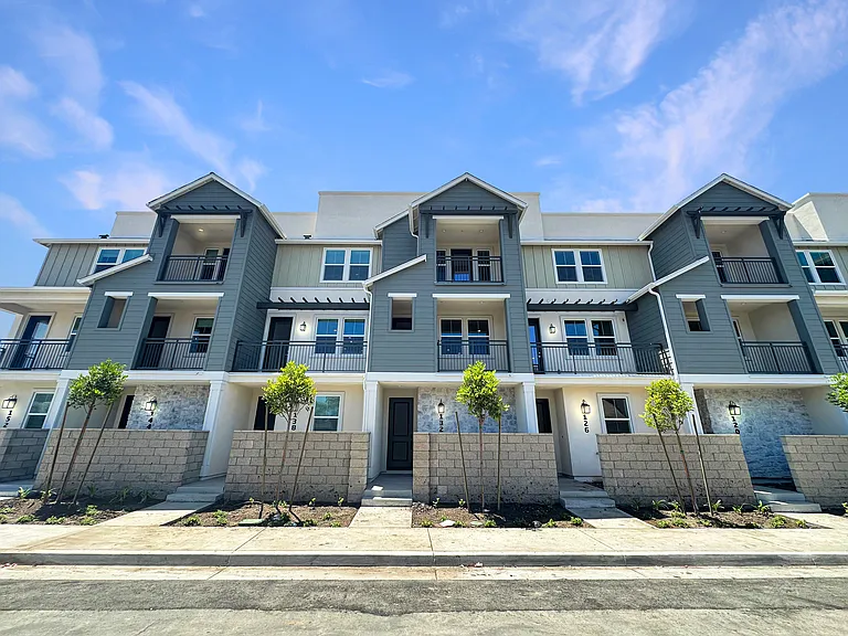 S Gardenia Ave — Photo 3
