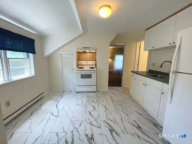 33 Middle St — Photo 4