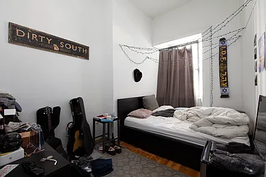 Rented by R New York