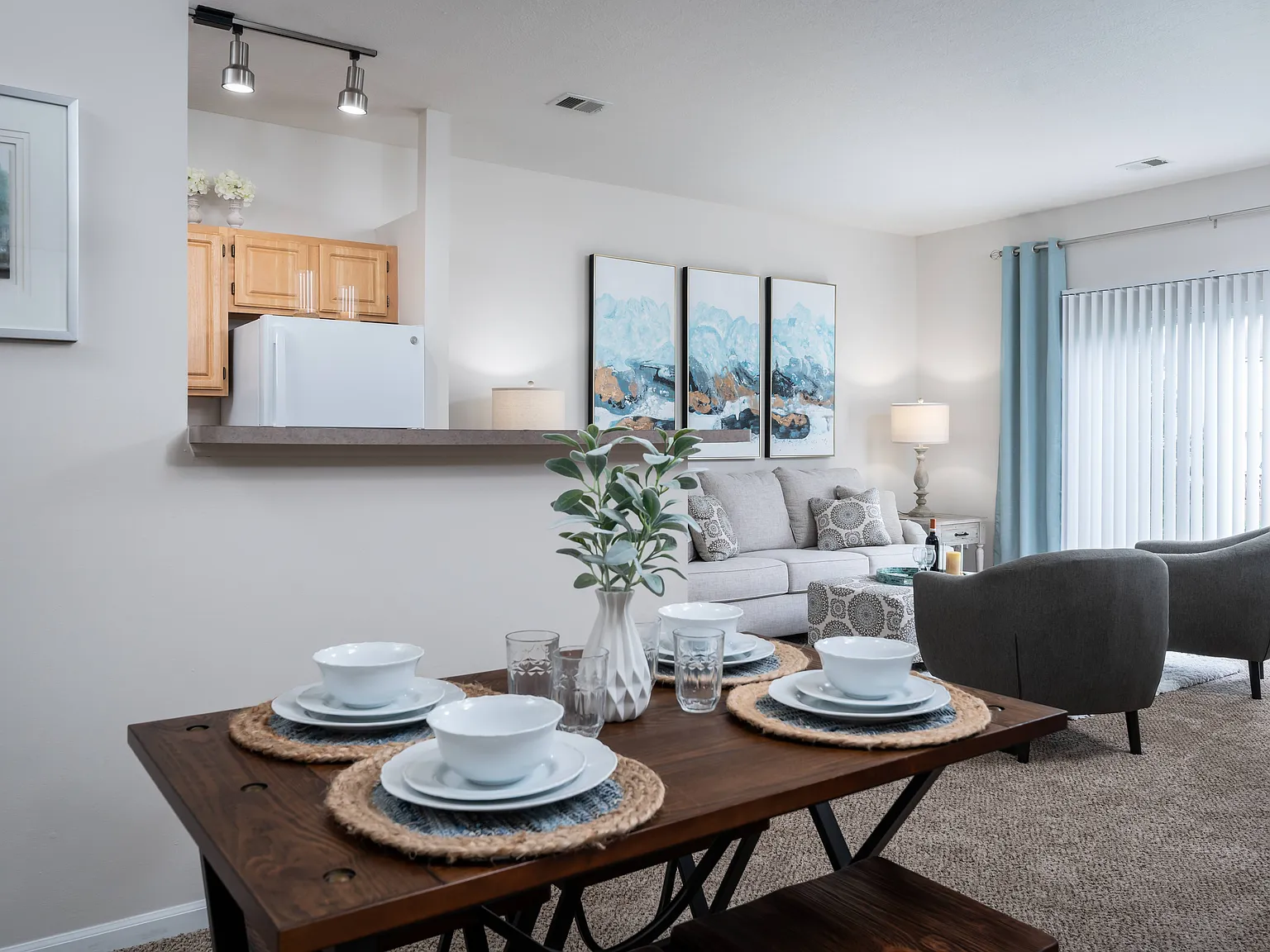 Catalina Club Apartments — Photo 2
