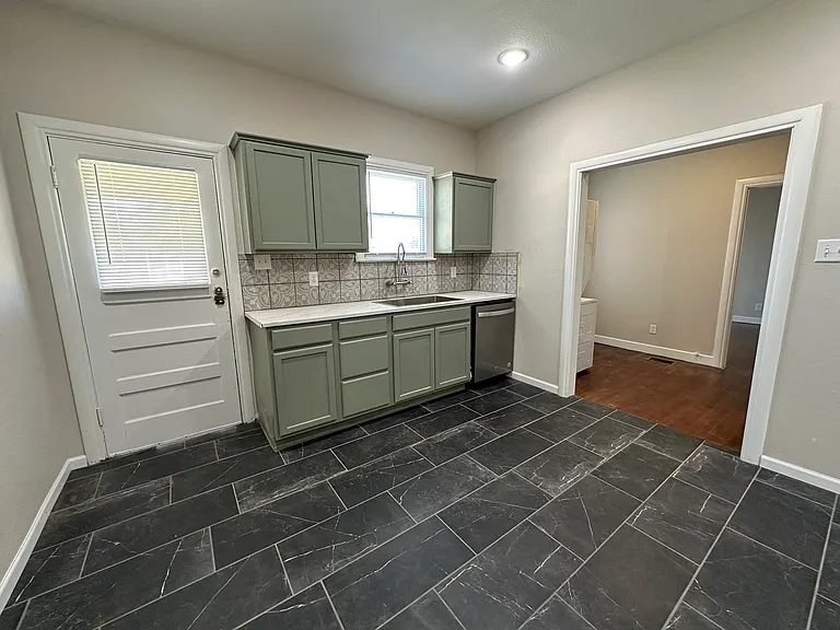 736 Mulberry St — Photo 6