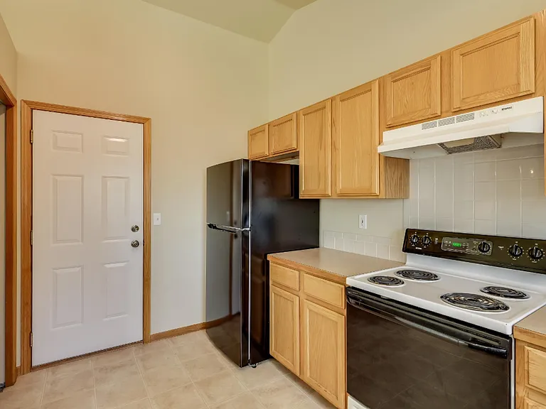 883 Emerald Dr — Photo 10