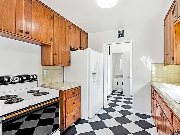 4th image of 5651 Hamill Ave
