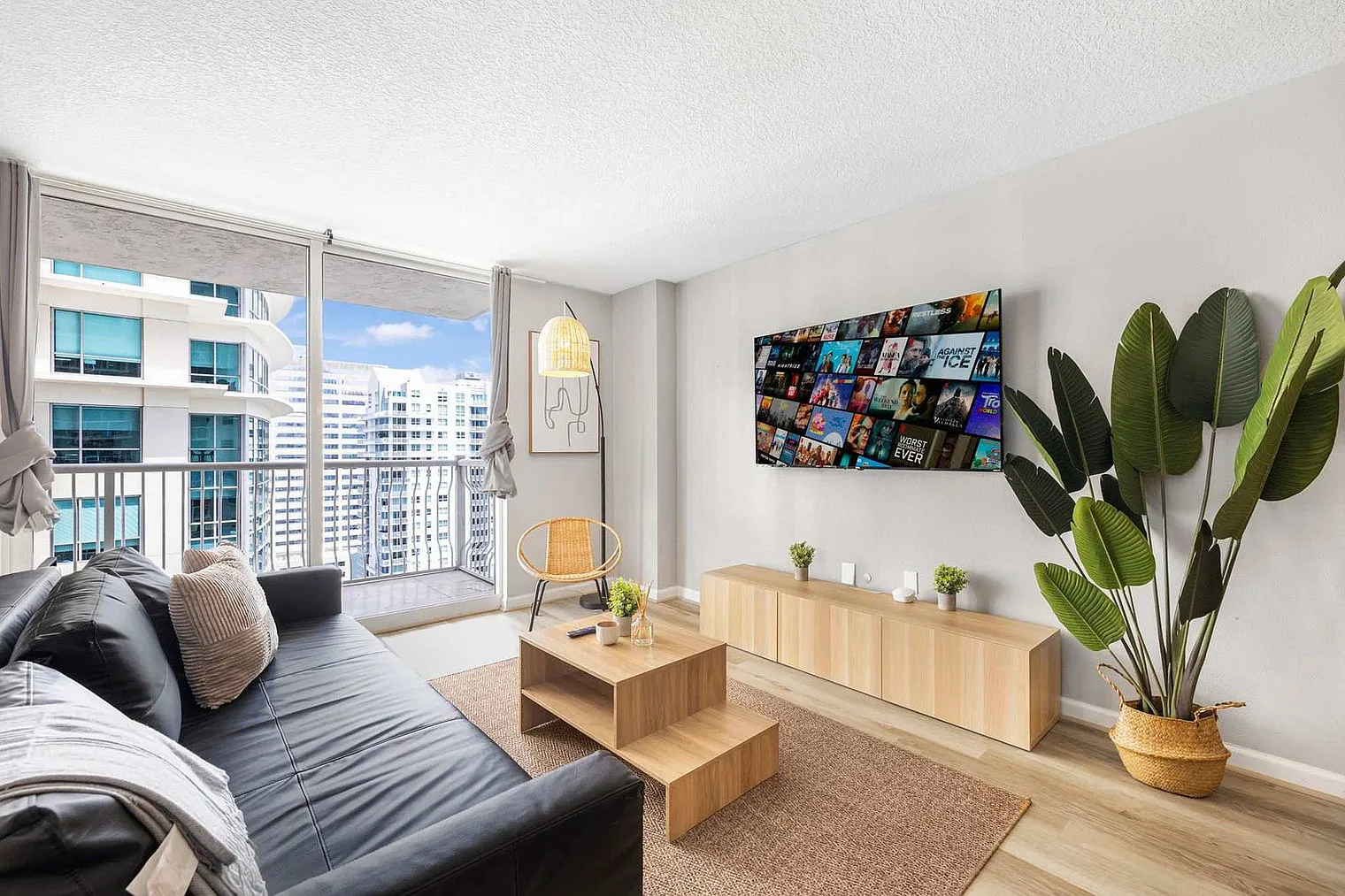 2 bed, 1.0 bath, 818 sqft, $3,830 — Photo 1