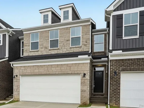 1462 Superior Dr, Milford, MI 48381