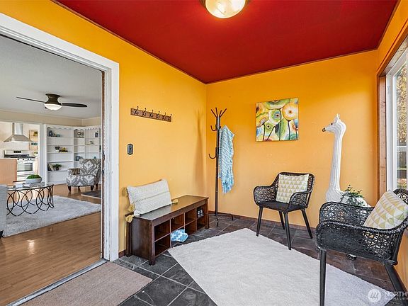 5th image of 417 Frederick Street SE