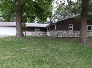 110 Allenwood Dr, Paris, IL 61944