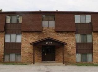 1307 N 17th St APT 3, Belleville, IL 62226