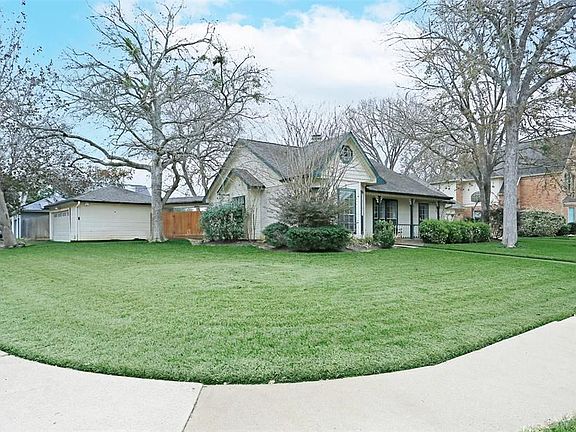 3rd image of 1230 Pioneer Dr