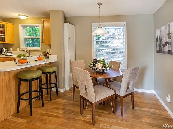 Has both dining space and convenient eating bar.