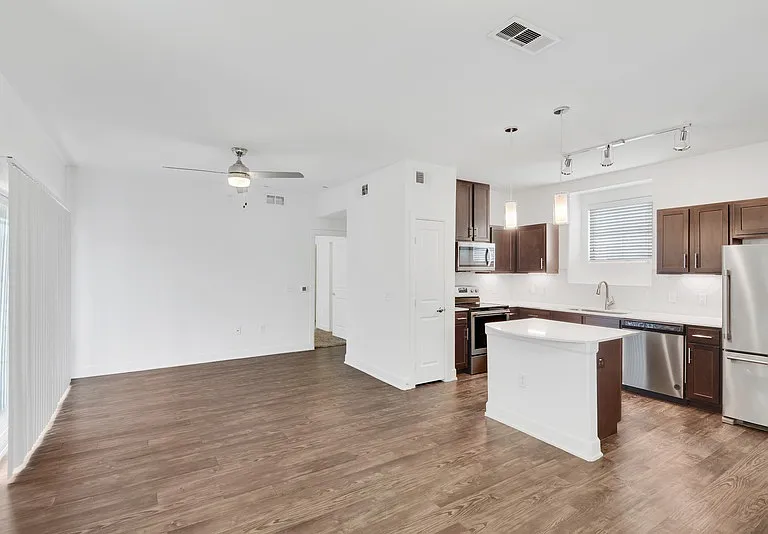 Ambrosio Apartments — Photo 16