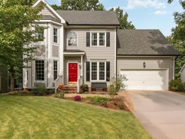 621 Oakhall Dr, Holly Springs, NC 27540