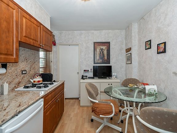 4th image of 23-55 Bell Blvd #4J