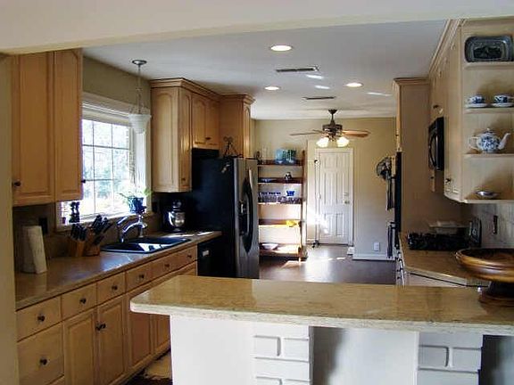 5th image of 10040 Woodgrove Dr