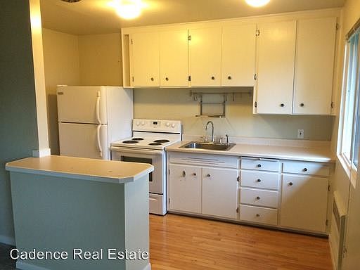2nd image of 1016 Bellevue Ct E