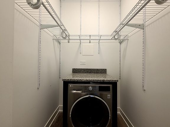 5th image of 431 W Belden Ave #431C302