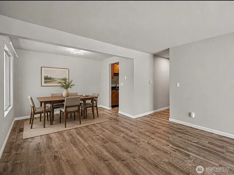 9905 NE 124th St — Photo 15
