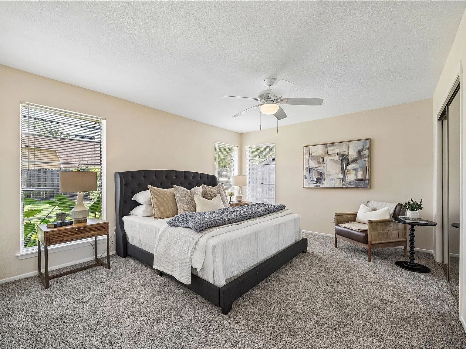 3 bed, 2.5 bath, 2219 sqft, $2,200 — Photo 4