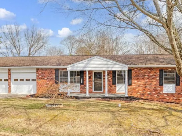 573 Melchers Dr, Fredericksburg, VA 22405