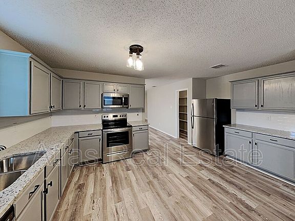 5th image of 3239 Andalusian Dr