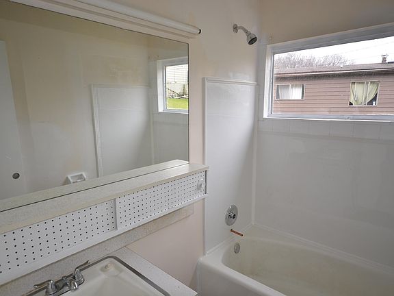 5th image of 796 S Jenkins Blvd #A