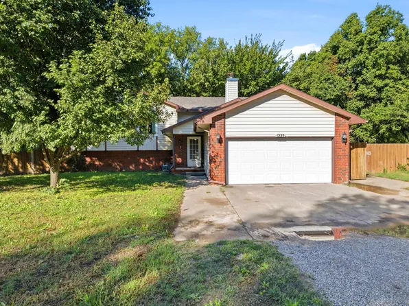 1225 N Wild Turkey Dr, Derby, KS 67037