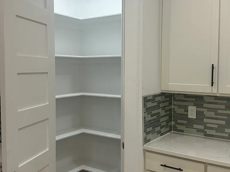 2715 Grafton Ave — Photo 6