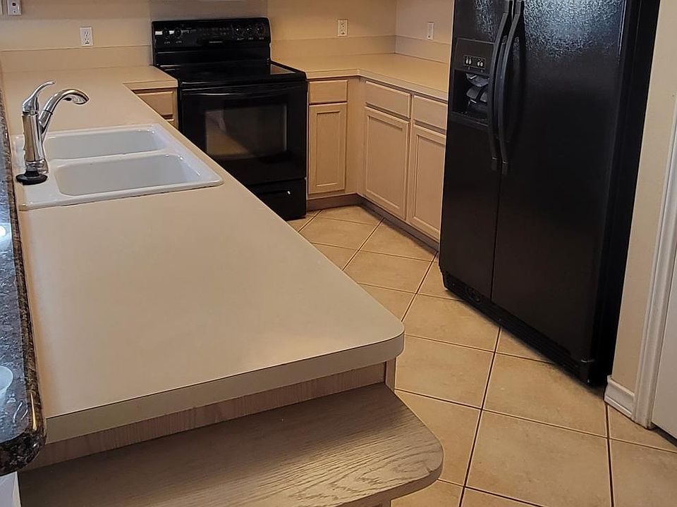 Side kitchen view
