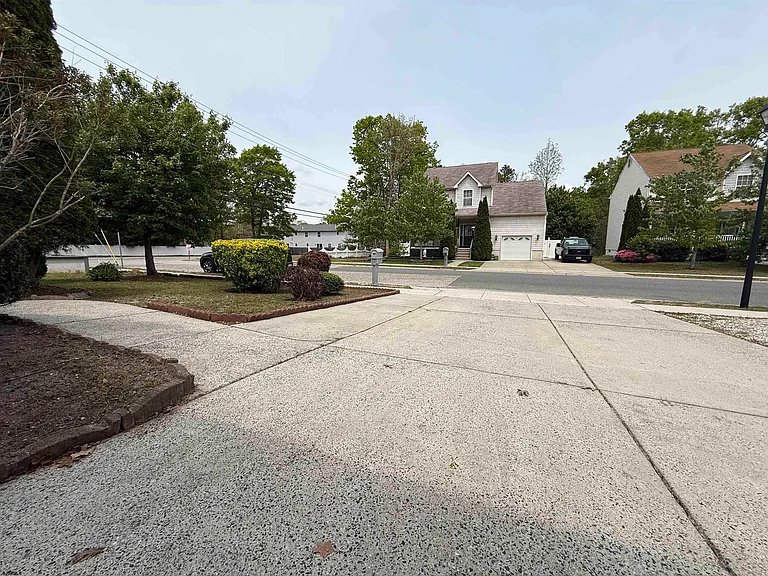 2 Club House Ln — Photo 24
