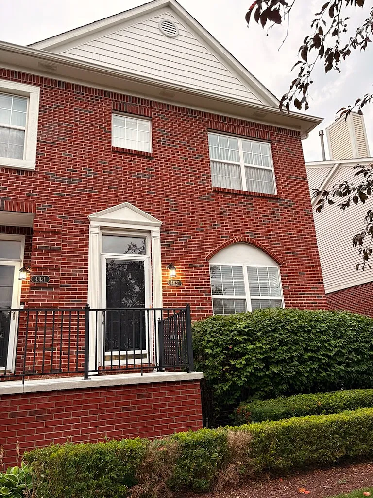 2 bed, 2.5 bath, 1446 sqft, $2,200 — Photo 1