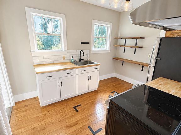3rd image of 317 W Peak St