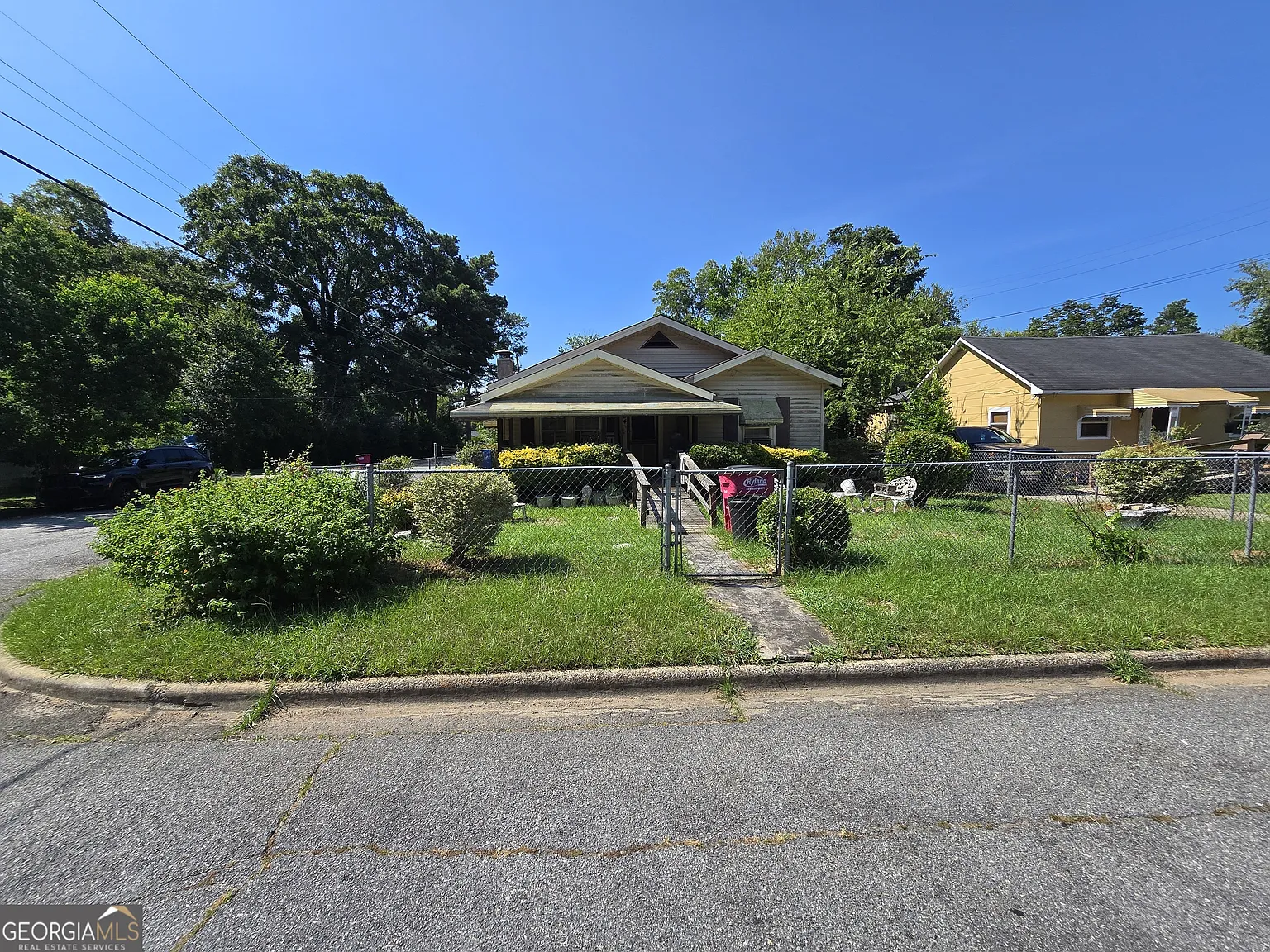 554 Lynmore Ave photo 1
