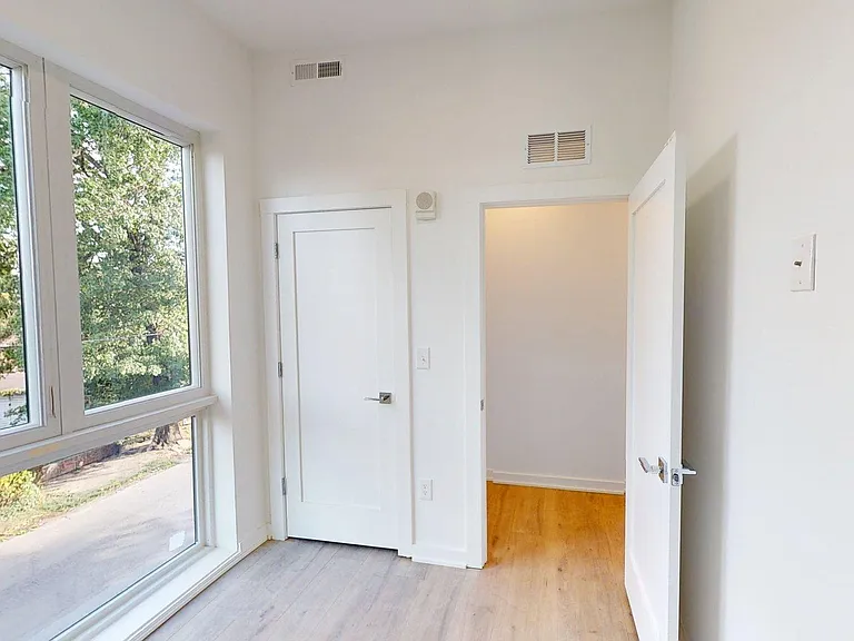 2425 20th St NE #18 — Photo 13